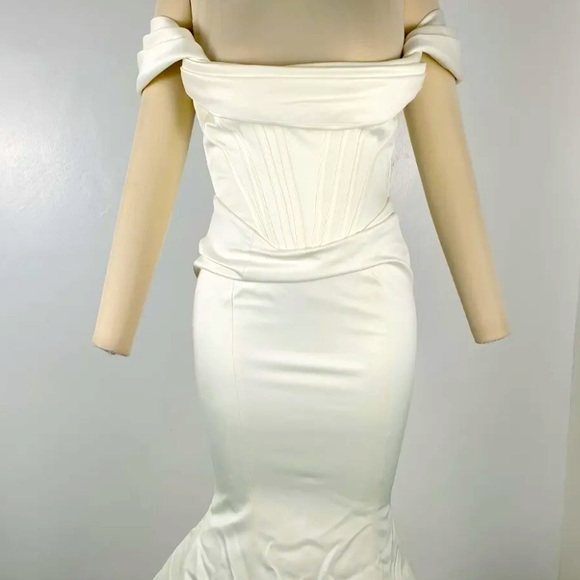 House of CB ‘Antoinette’ Ivory Corset Off Shoulder LIMITED EDITION Bridal Gown - Picture 10 of 16